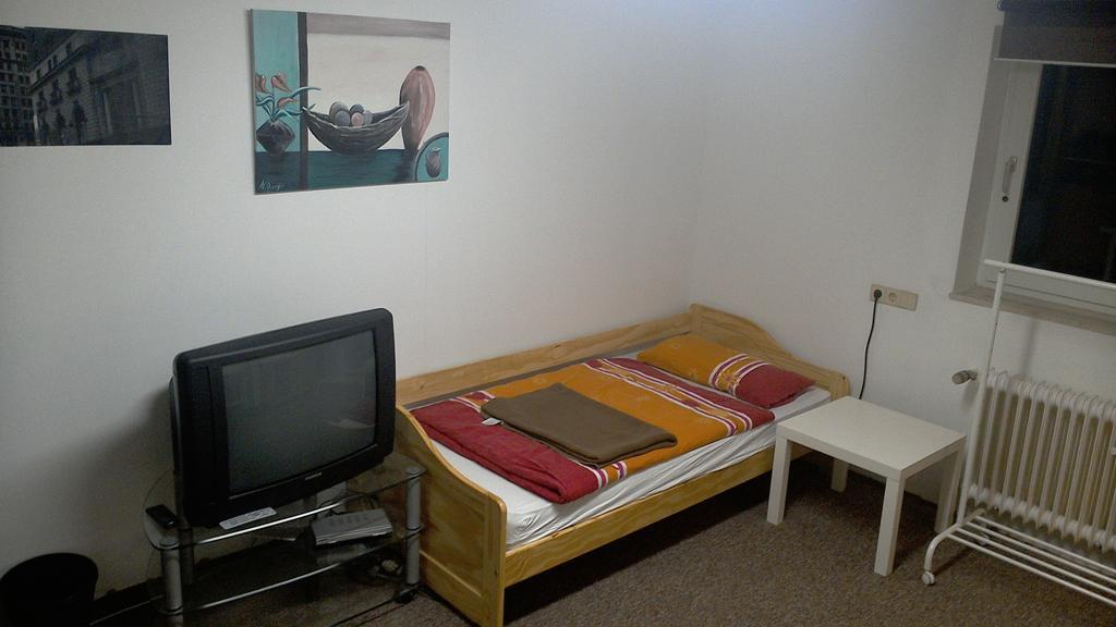 Hannover Messe Zimmer Room photo